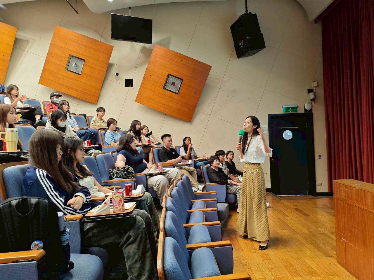 Featured image for “國際學院新生定向輔導助學生展開新旅程 International College Orientation Welcomes Freshmen to a New Journey”