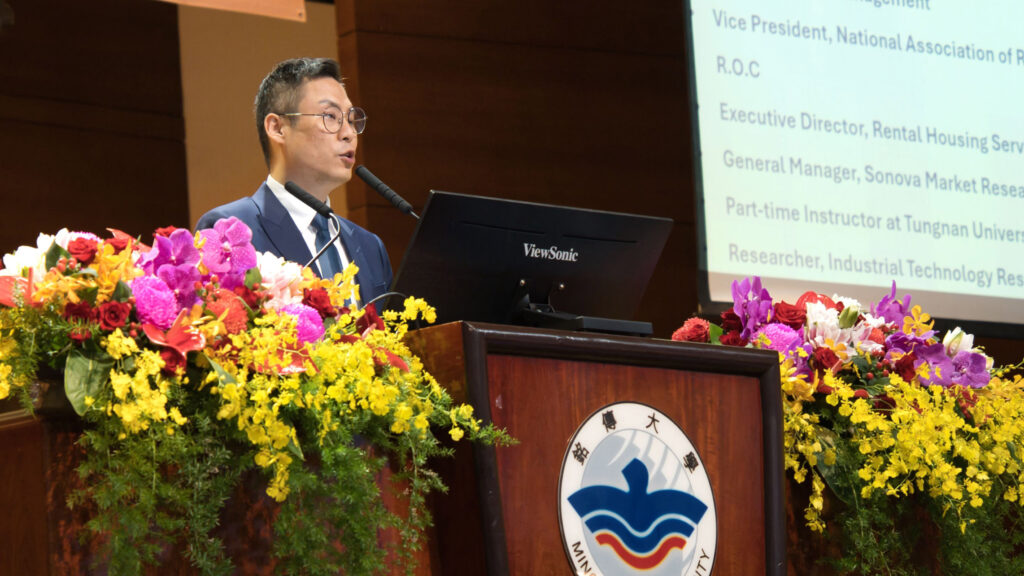 Featured image for “Alumnus Wang Tse-Jen Donates NT$100,000 to Support International Development at the International College”
